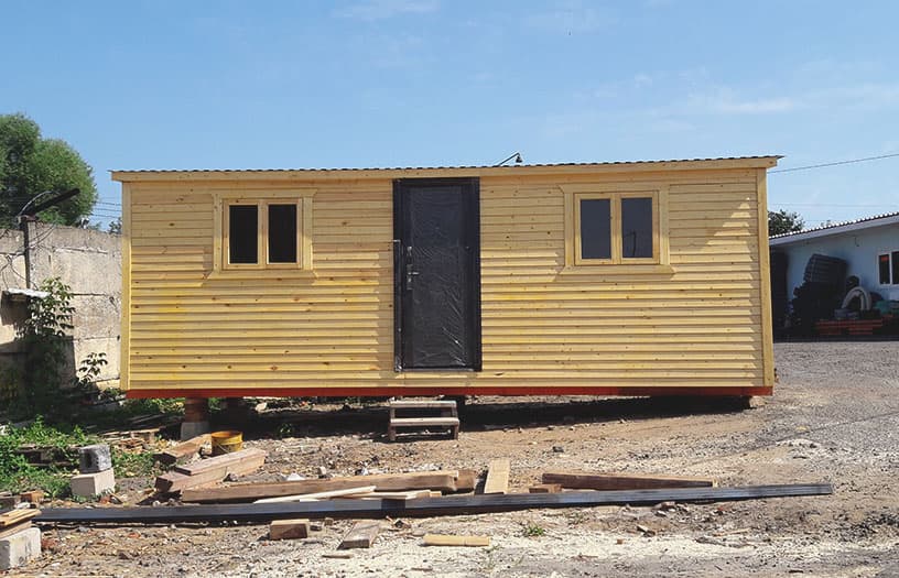 Бытовка №4, 7,0 х 2,3 м, распашонка с перегородкой